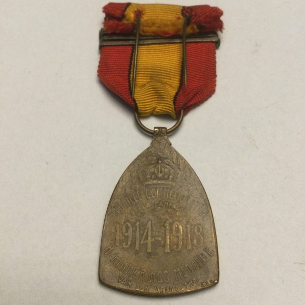 elgian commemorative medal 1914 - 1918 with four front stripes. This medal was awarded to all members of the Belgian Armed Forces who served during the First World War and who were also eligible for the Belgian Victory Medal.